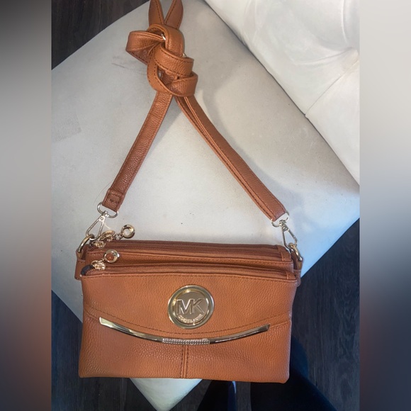 Michael Kors Handbags - Women’s Michael Kors crossbody